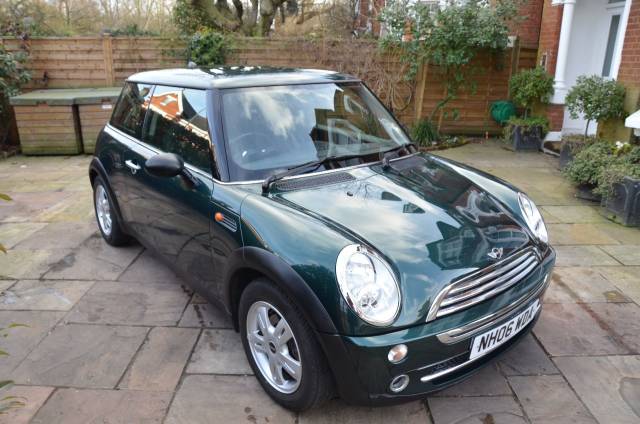 Mini Hatchback 1.6 One 3dr Auto Hatchback Petrol Green